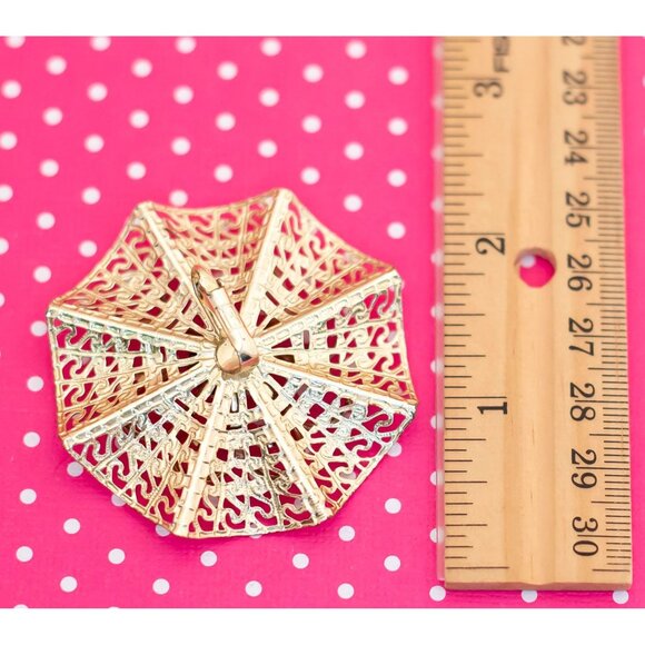 Vintage Queen's Web Clip On Earrings - P20 - Picture 2 of 2